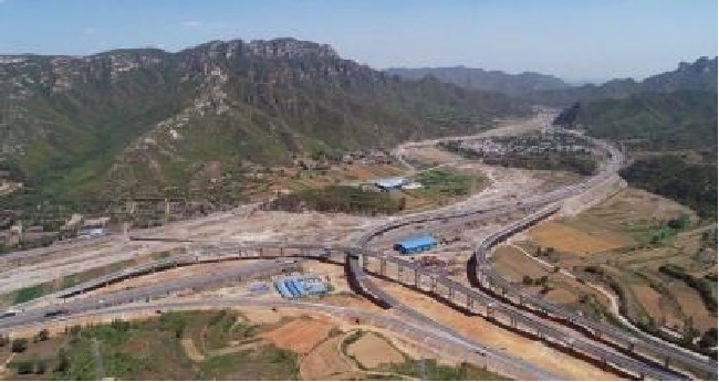 平赞高速公路（湿陷性黄土隧道、互通式立交）.jpg