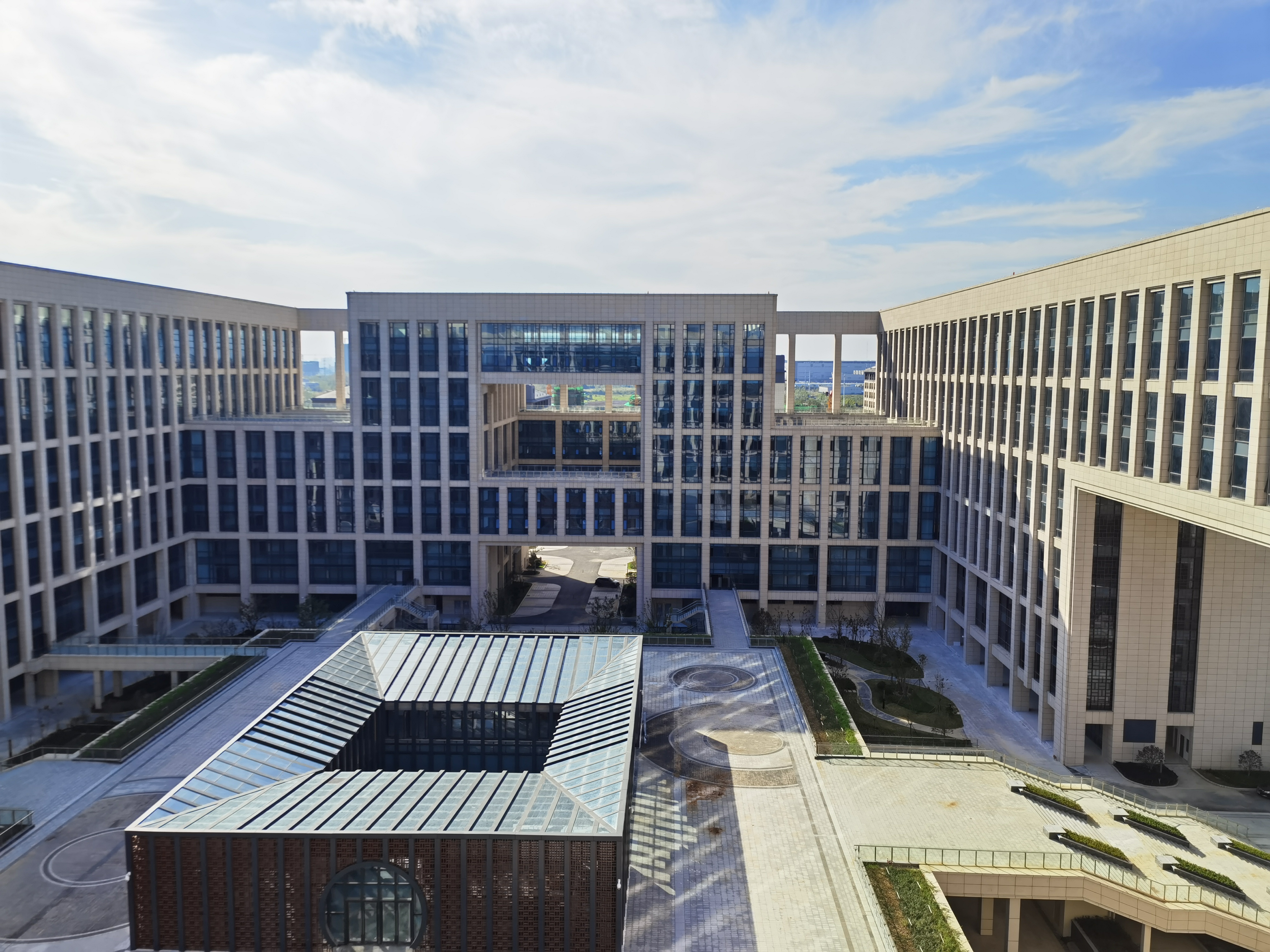 中建一局北航合肥科学城创新研究院主楼及附属工程(除b区外)通过竣工